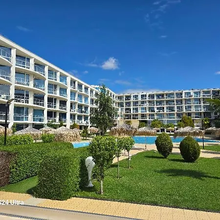 Sarafovo Atlantis 58 公寓 *