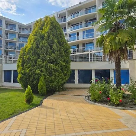 Sarafovo Atlantis 58 公寓 *